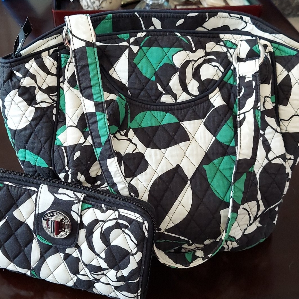 Great condition Glenna Tote and matching wallet